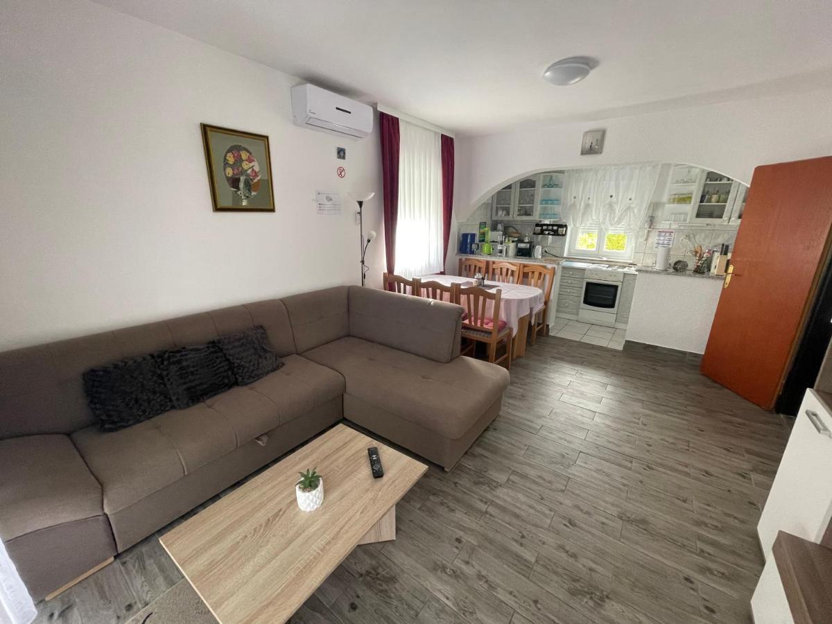 Apartmani Mirela Vrh  Экстерьер фото