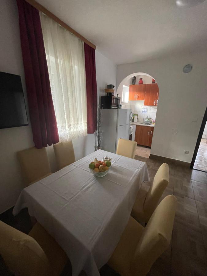 Apartmani Mirela Vrh  Экстерьер фото