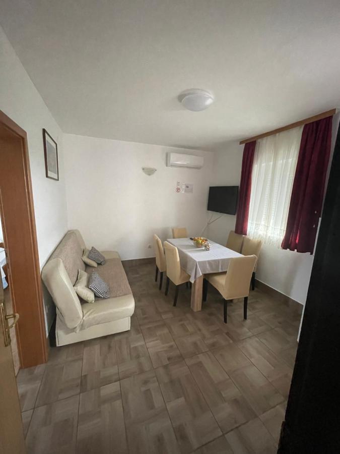 Apartmani Mirela Vrh  Экстерьер фото